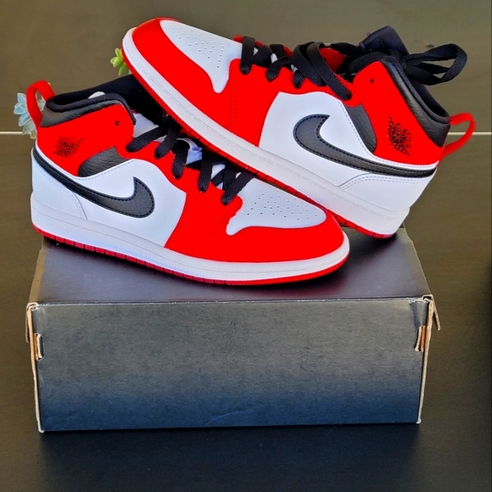 New kids sneakers